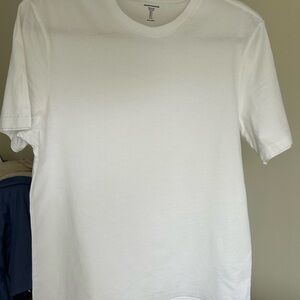 Bundle of three T-shirts Amazon Essentials Classic White Short Sleeve Tee